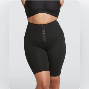 She’s Waisted-Compressing Shaper Biker shorts 🩳 🚴🏽‍♀️
NWT